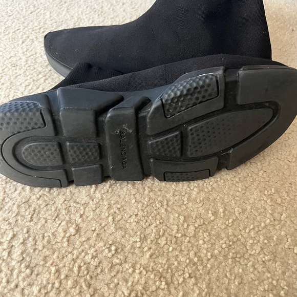 These are Men’s speed sneaker black balenciagas - Picture 5 of 6
